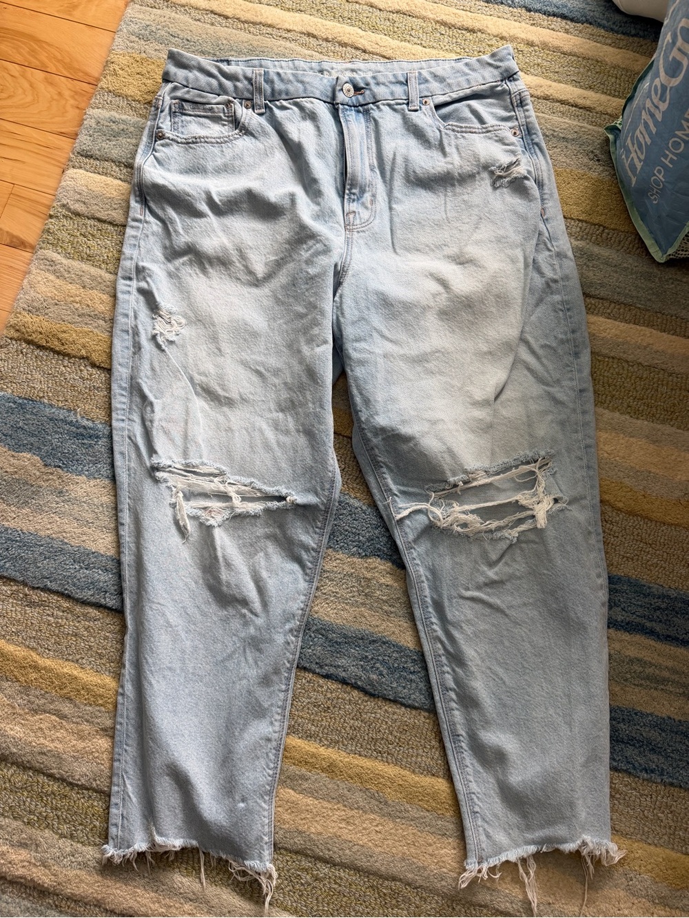 American Eagle Outfitters Light Blue Ripped Relaxed Jeans